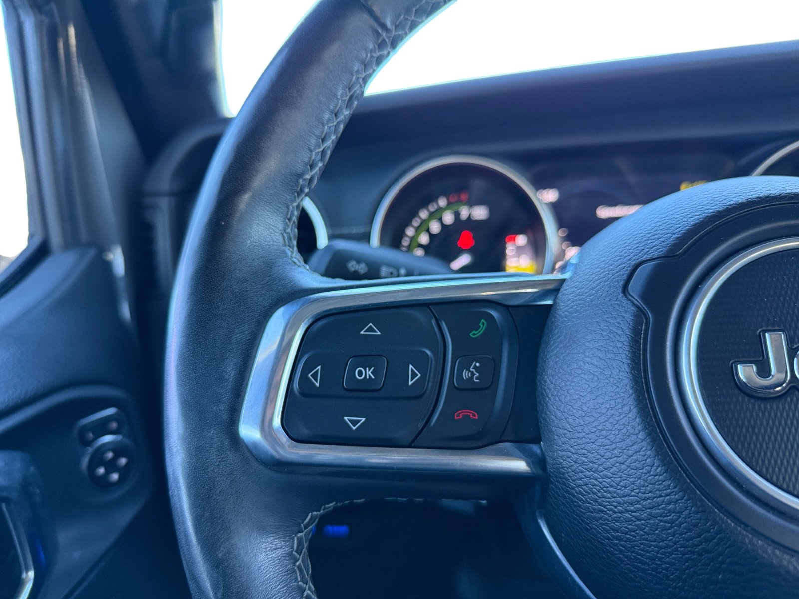 Used 2023 Jeep Wrangler Sahara w/ Cold Weather Group image 15