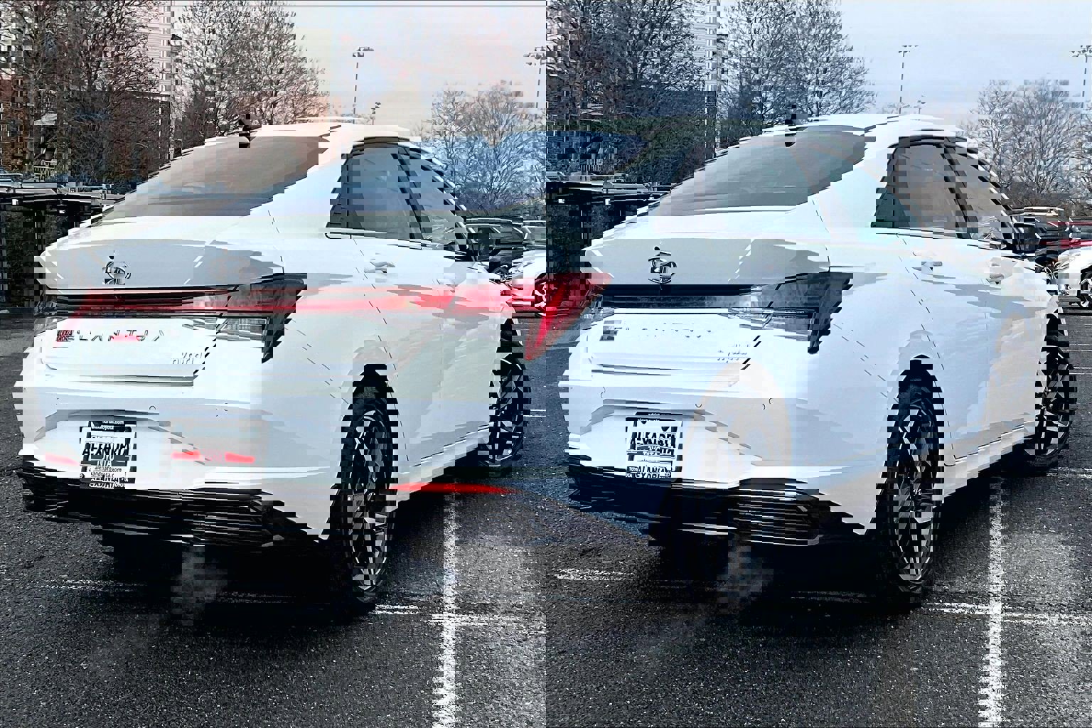 Used 2023 Hyundai Elantra Limited image 12