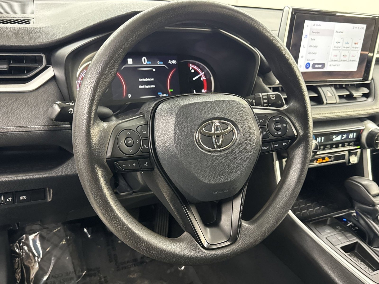 Used 2023 Toyota RAV4 XLE FWD image 28