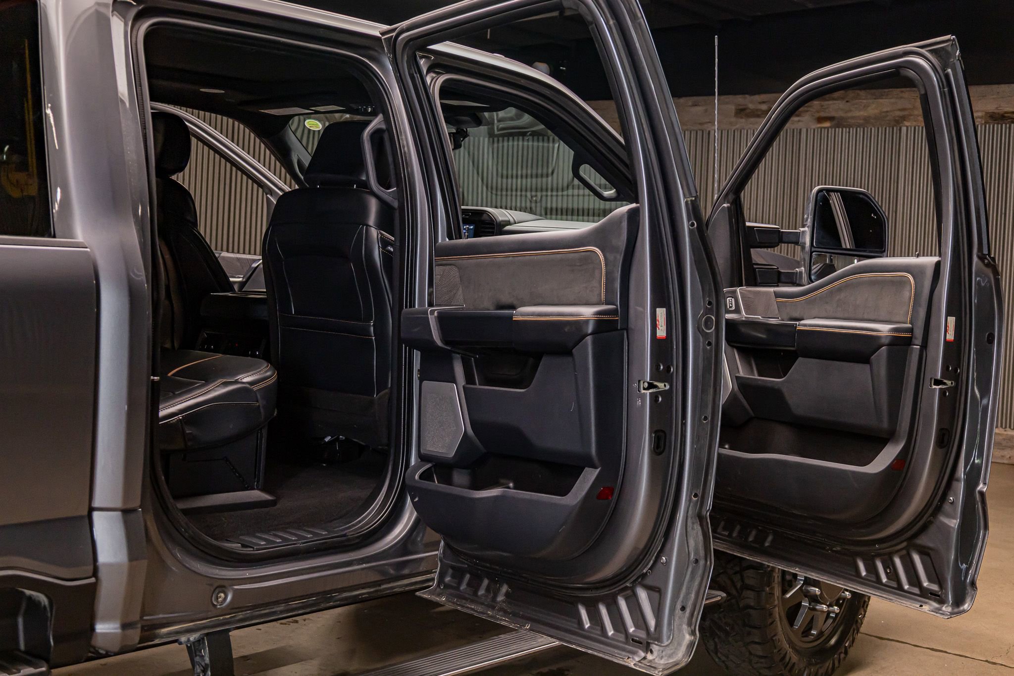 Used 2023 Ford F350 Platinum image 29