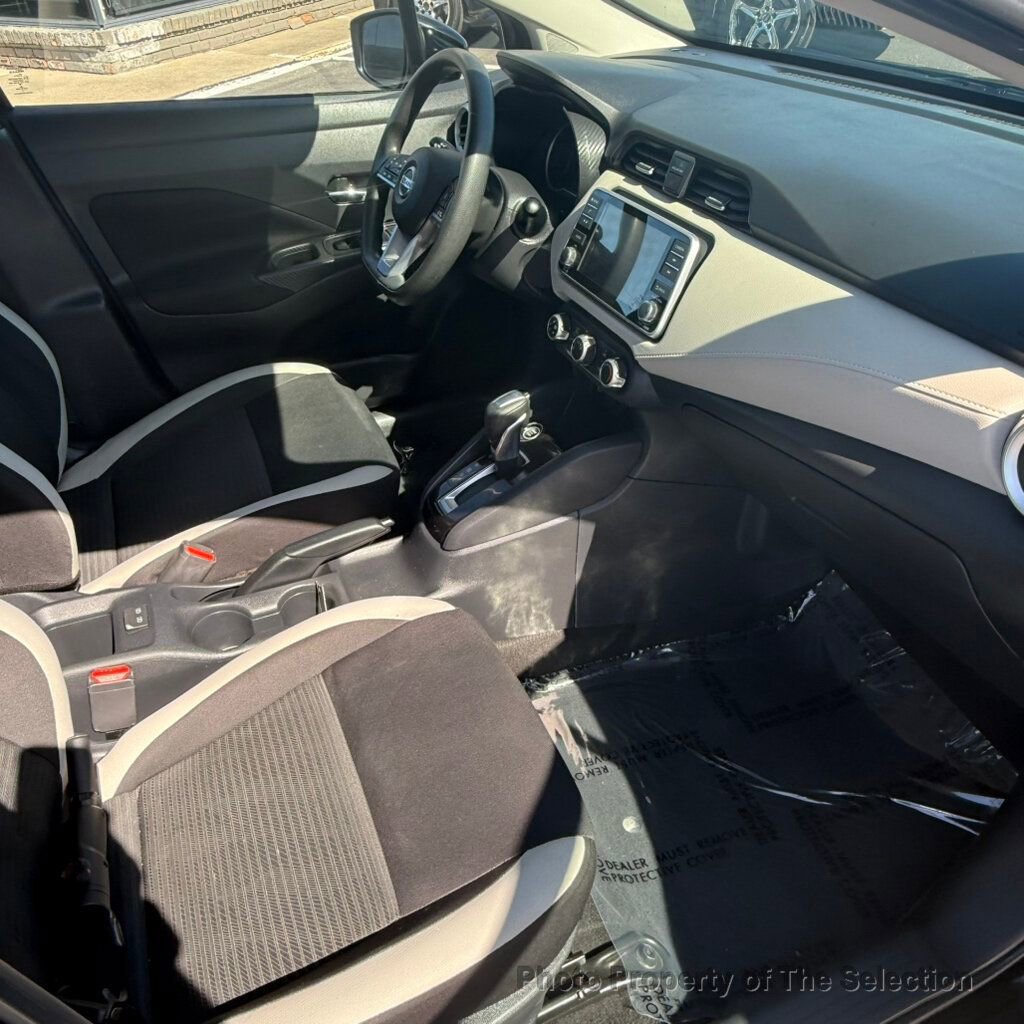 Used 2021 Nissan Versa SV FWD image 40