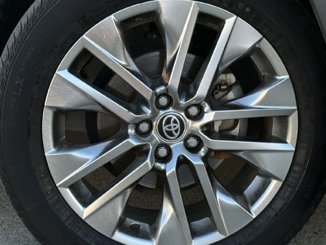 Used 2021 Toyota RAV4 XLE Premium AWD/4WD image 10
