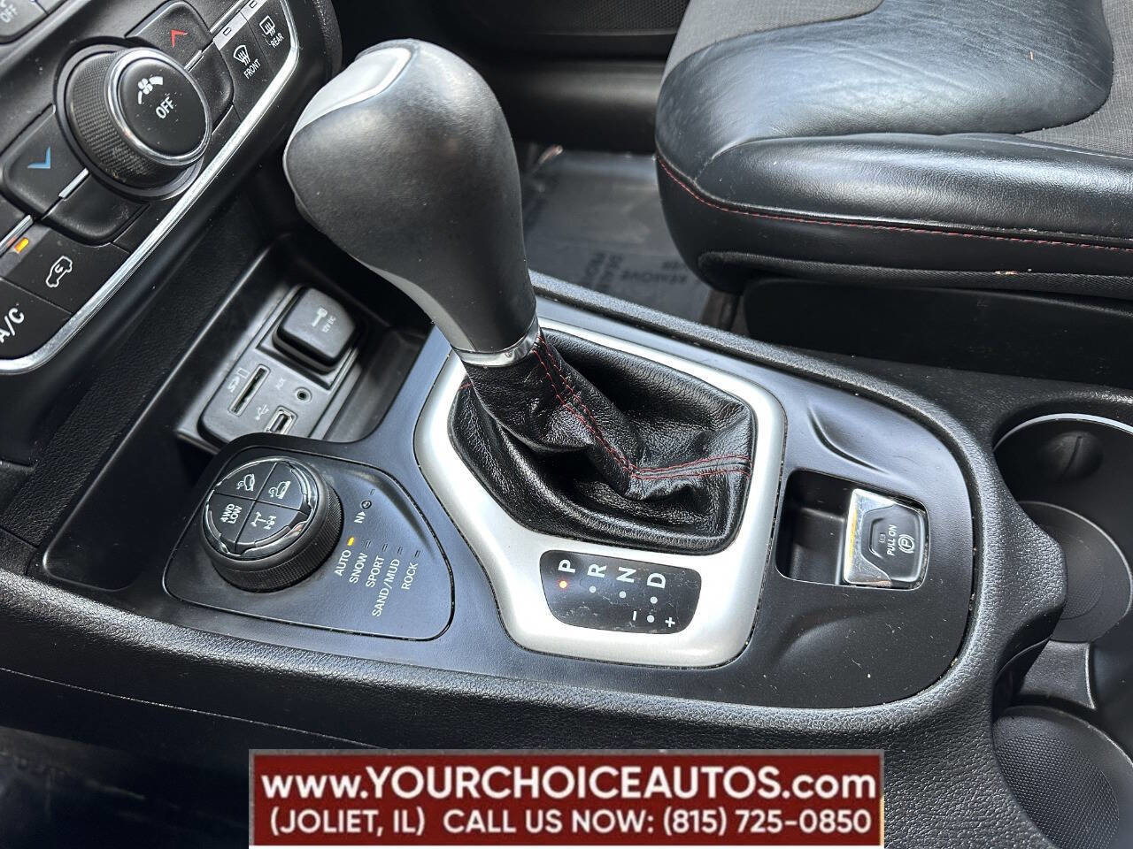 Used 2017 Jeep Cherokee Trailhawk w/ Cold Weather Group image 50