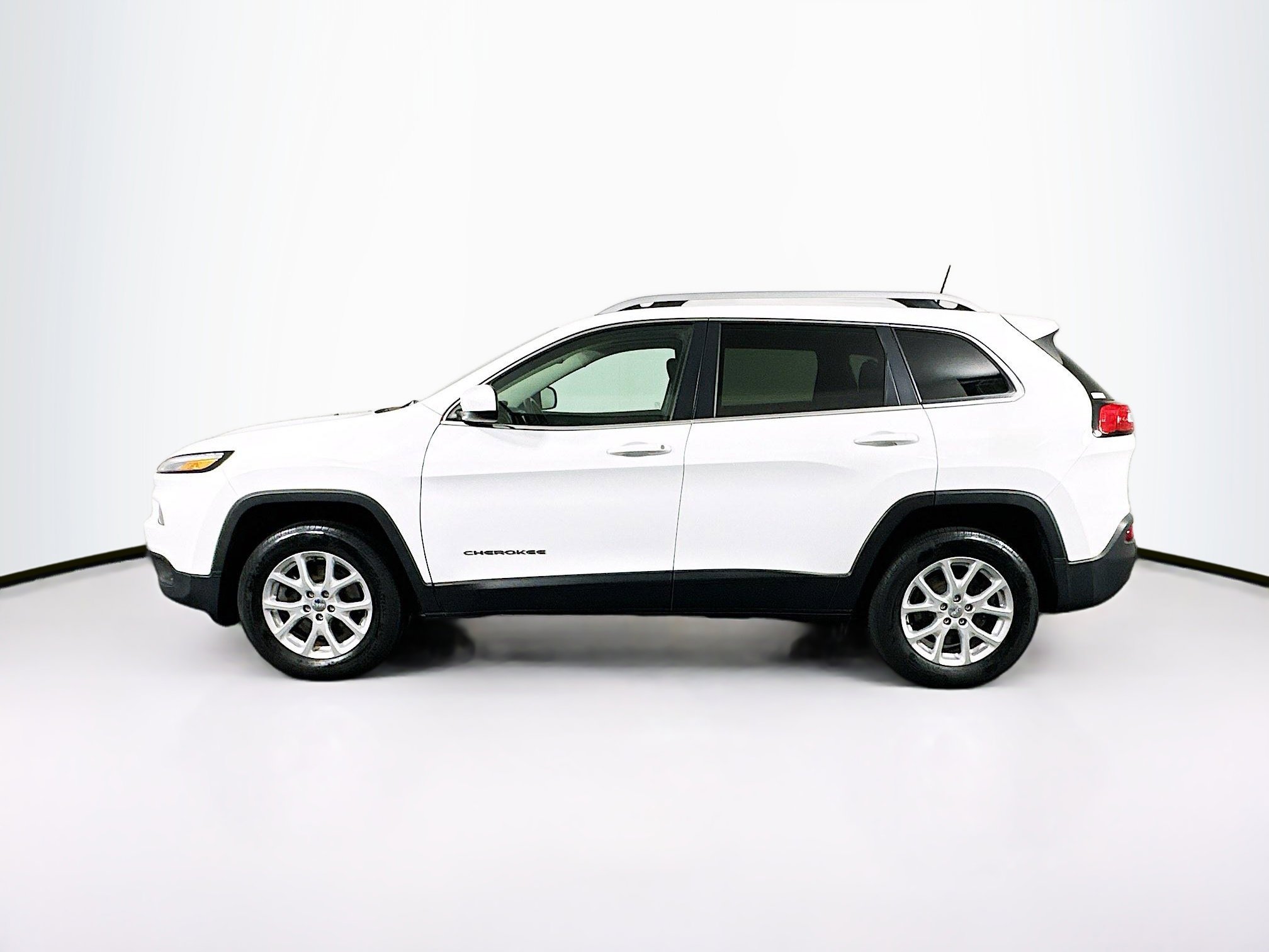 Used 2017 Jeep Cherokee Latitude image 4