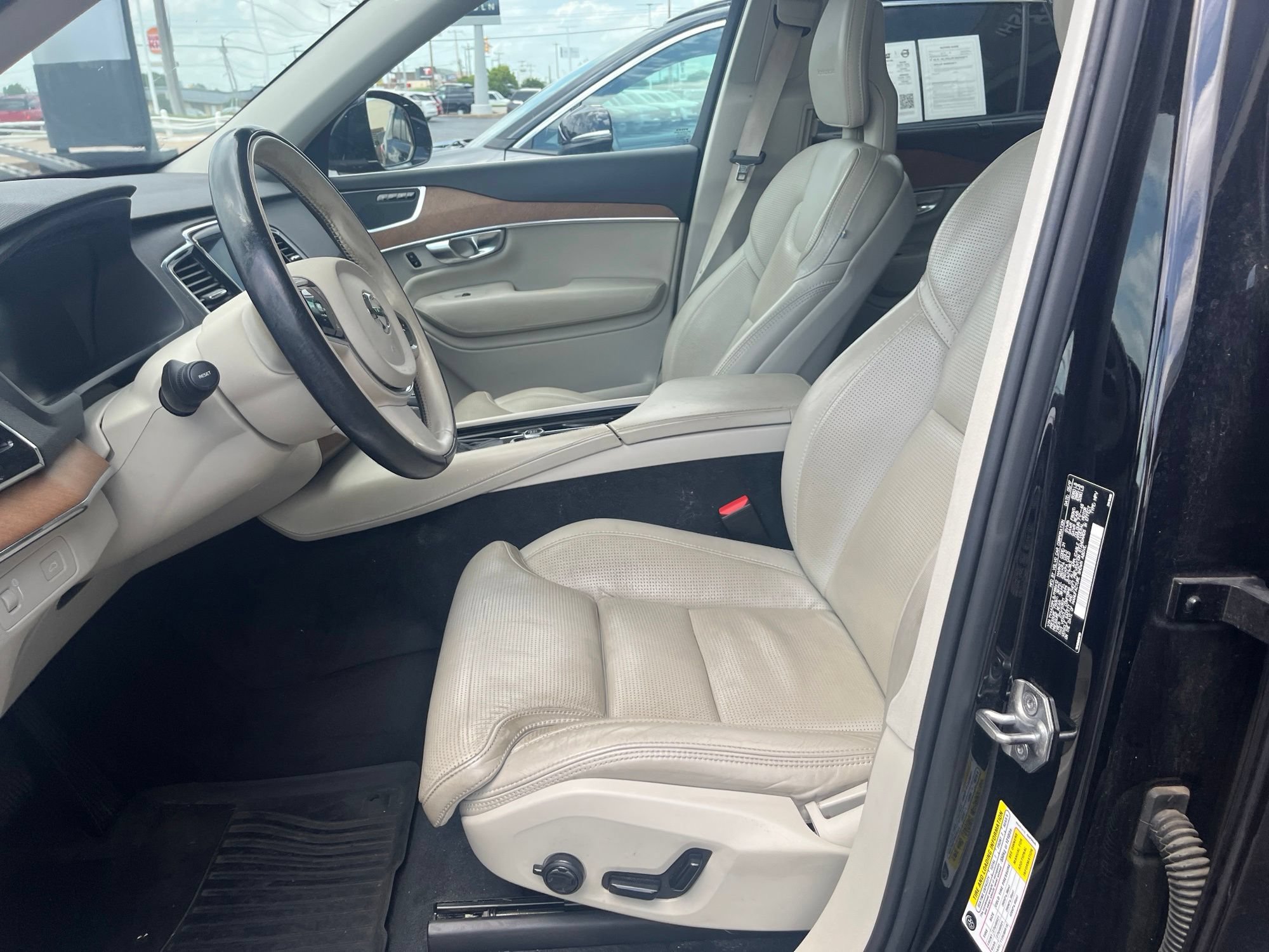 Used 2018 Volvo XC90 T6 Inscription w/ Convenience Package AWD/4WD image 6