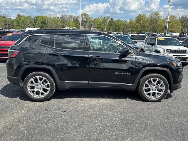 Certified 2024 Jeep Compass Latitude image 9