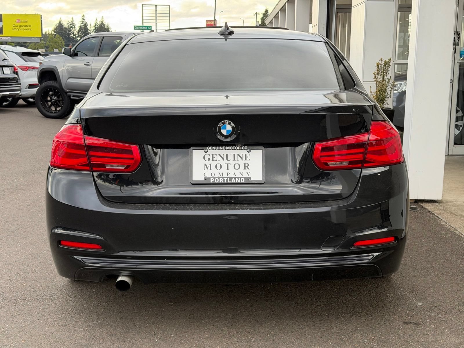Used 2018 BMW 330i Sedan RWD image 4