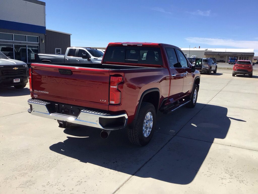 Used 2025 Chevrolet Silverado 3500 LTZ w/ LTZ Convenience Package image 6