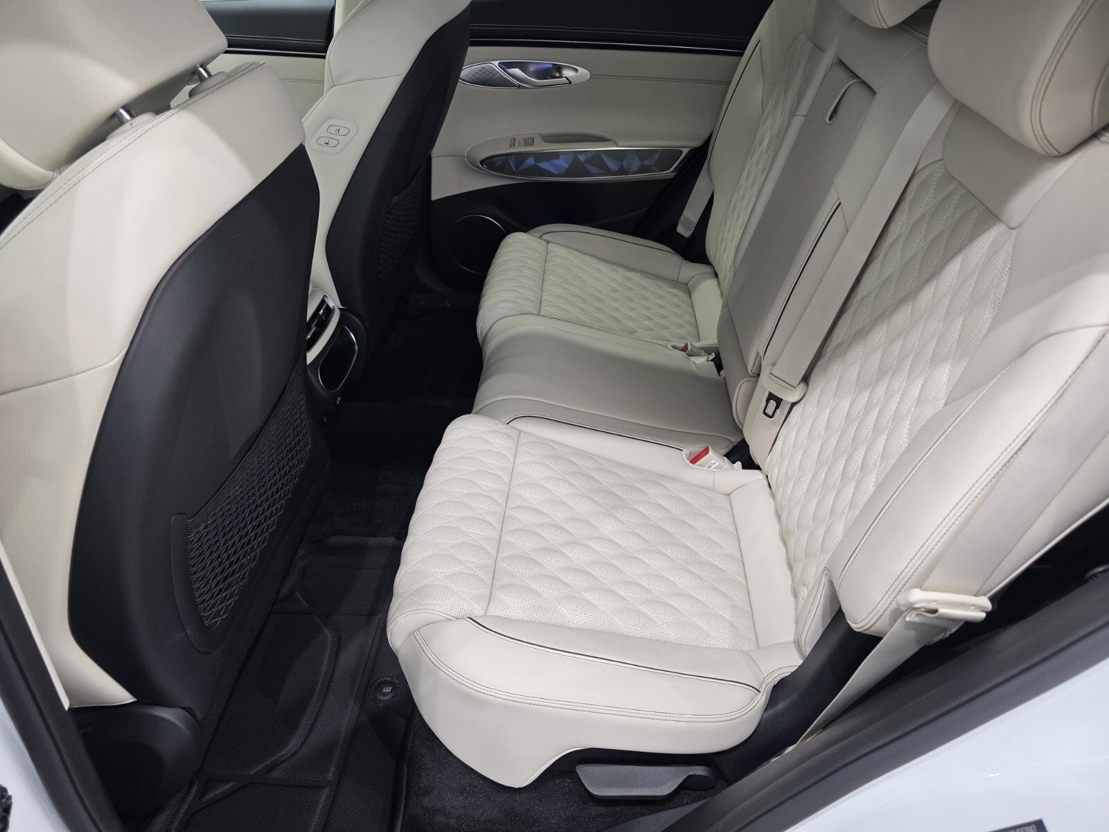 Used 2025 Genesis GV70 3.5T Sport w/ Sport Advanced Package image 11