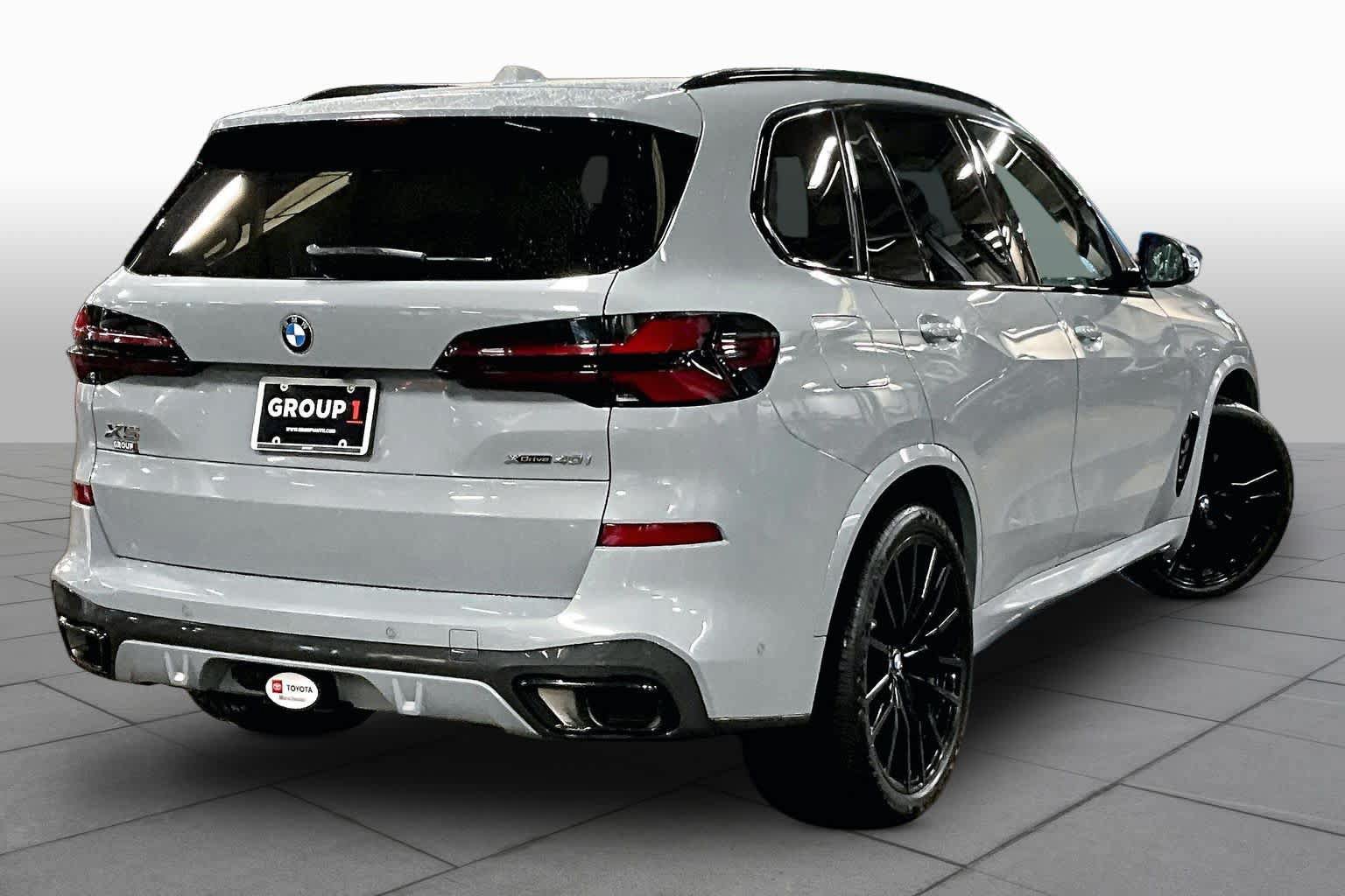 Used 2024 BMW X5 xDrive40i w/ M Sport Package AWD/4WD image 13