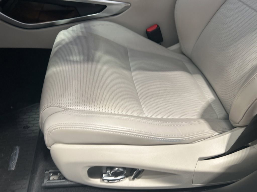 Used 2024 Jaguar F-PACE R-Dynamic S image 5