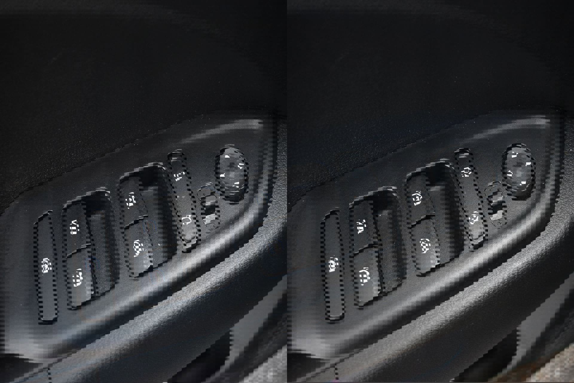 Used 2025 Hyundai Venue SEL FWD image 12