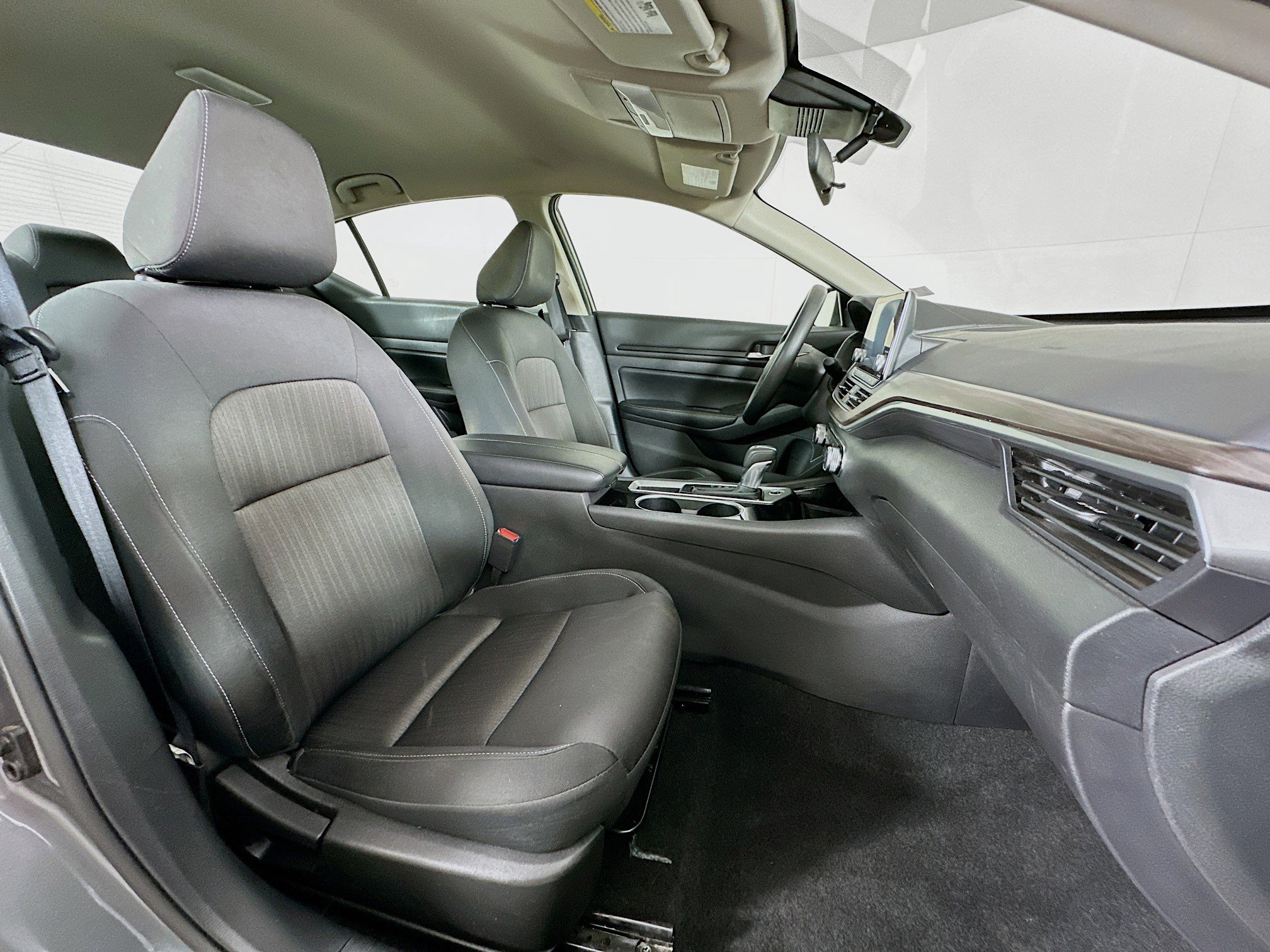 Used 2024 Nissan Altima 2.5 SV image 29