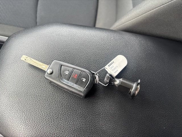 Used 2025 Toyota RAV4 LE AWD/4WD image 31