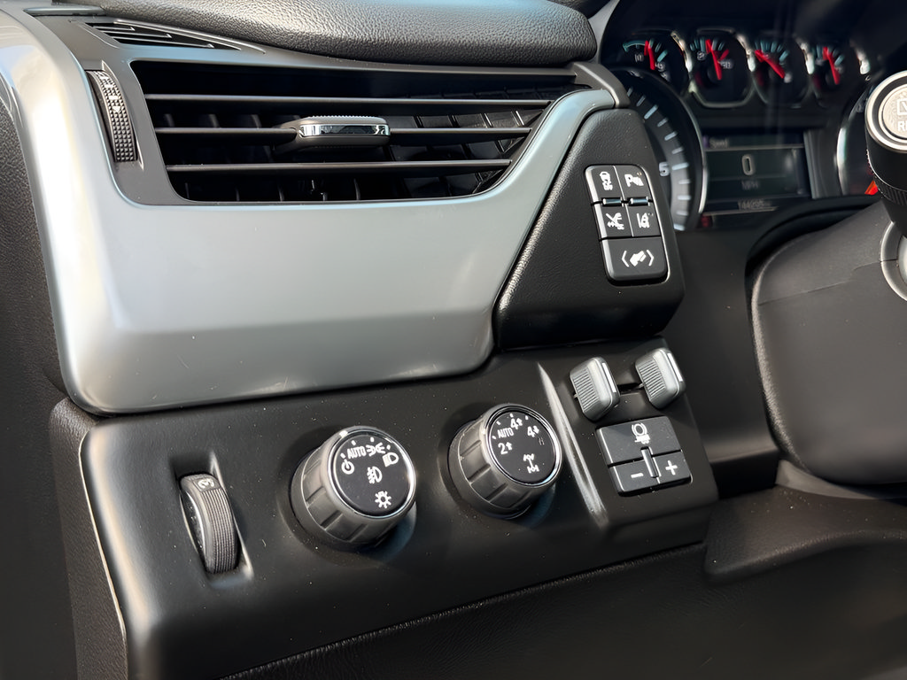Used 2015 Chevrolet Tahoe LTZ AWD/4WD image 18