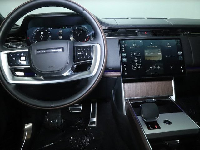 Used 2025 Land Rover Range Rover SE AWD/4WD image 15
