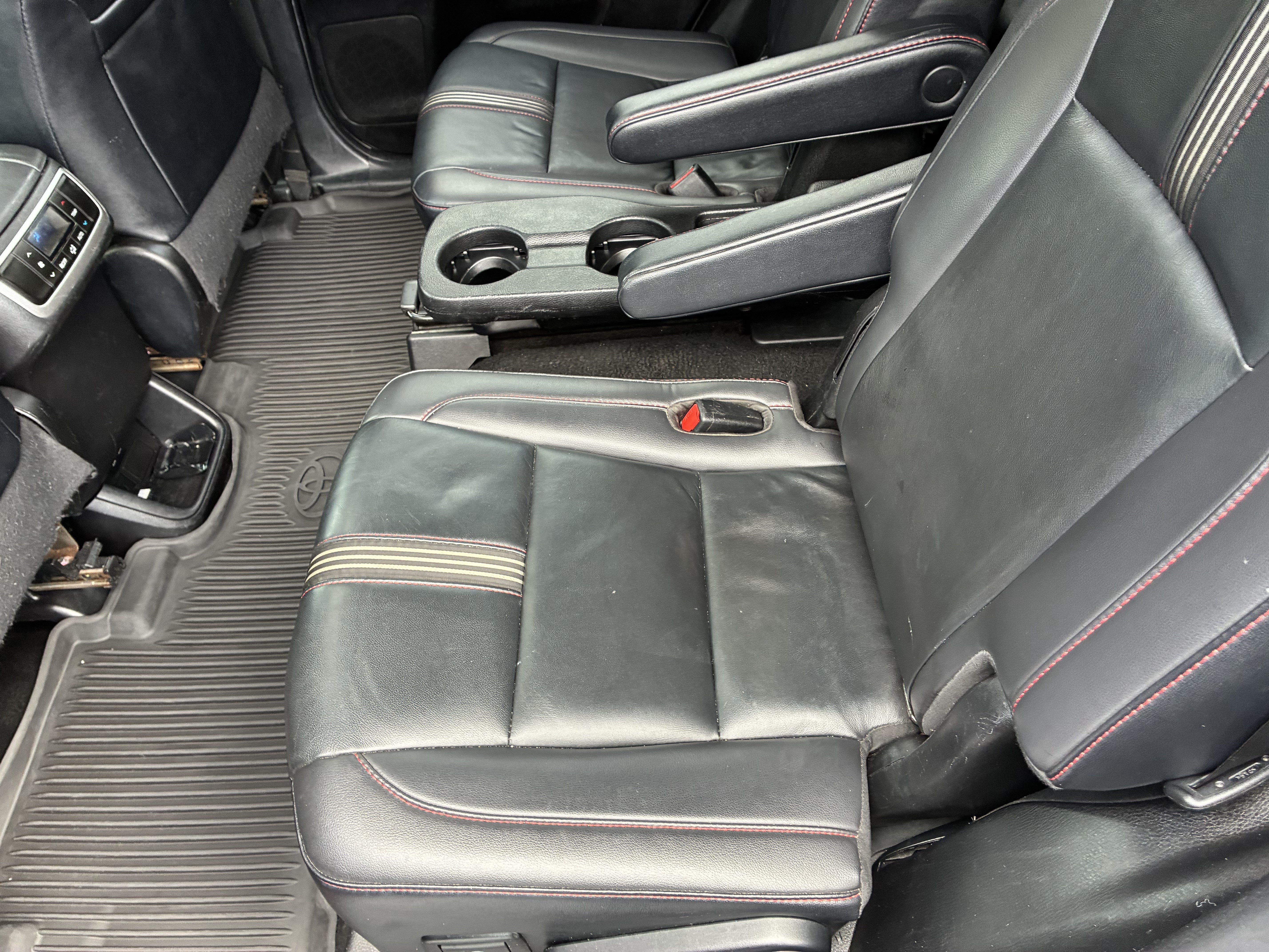 Used 2019 Toyota Highlander SE w/ Nightshade Edition AWD/4WD image 14