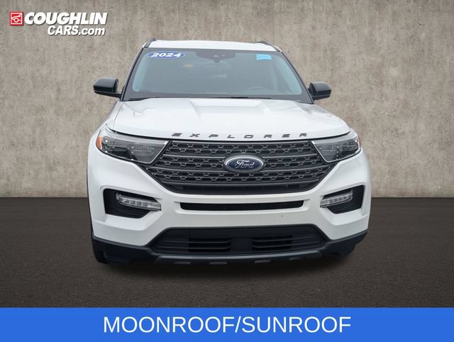 Used 2024 Ford Explorer XLT w/ Equipment Group 202A AWD/4WD image 3