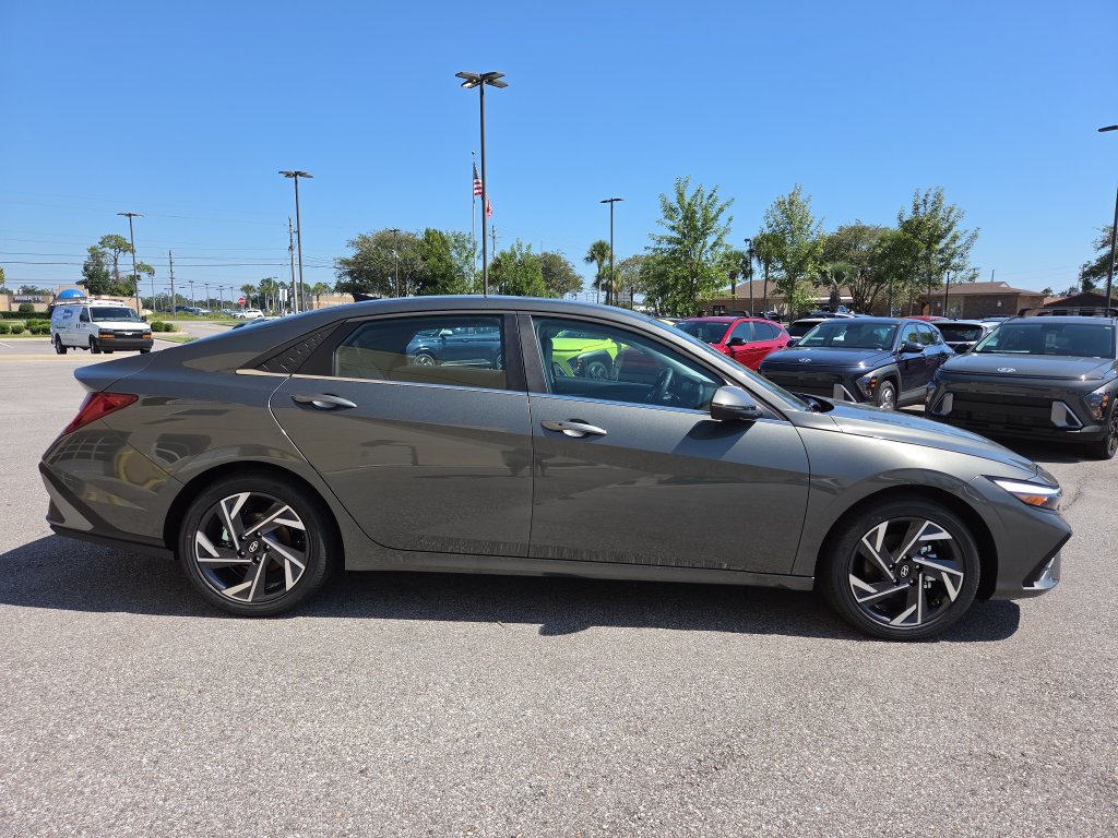 New 2026 Hyundai Elantra Limited FWD image 9