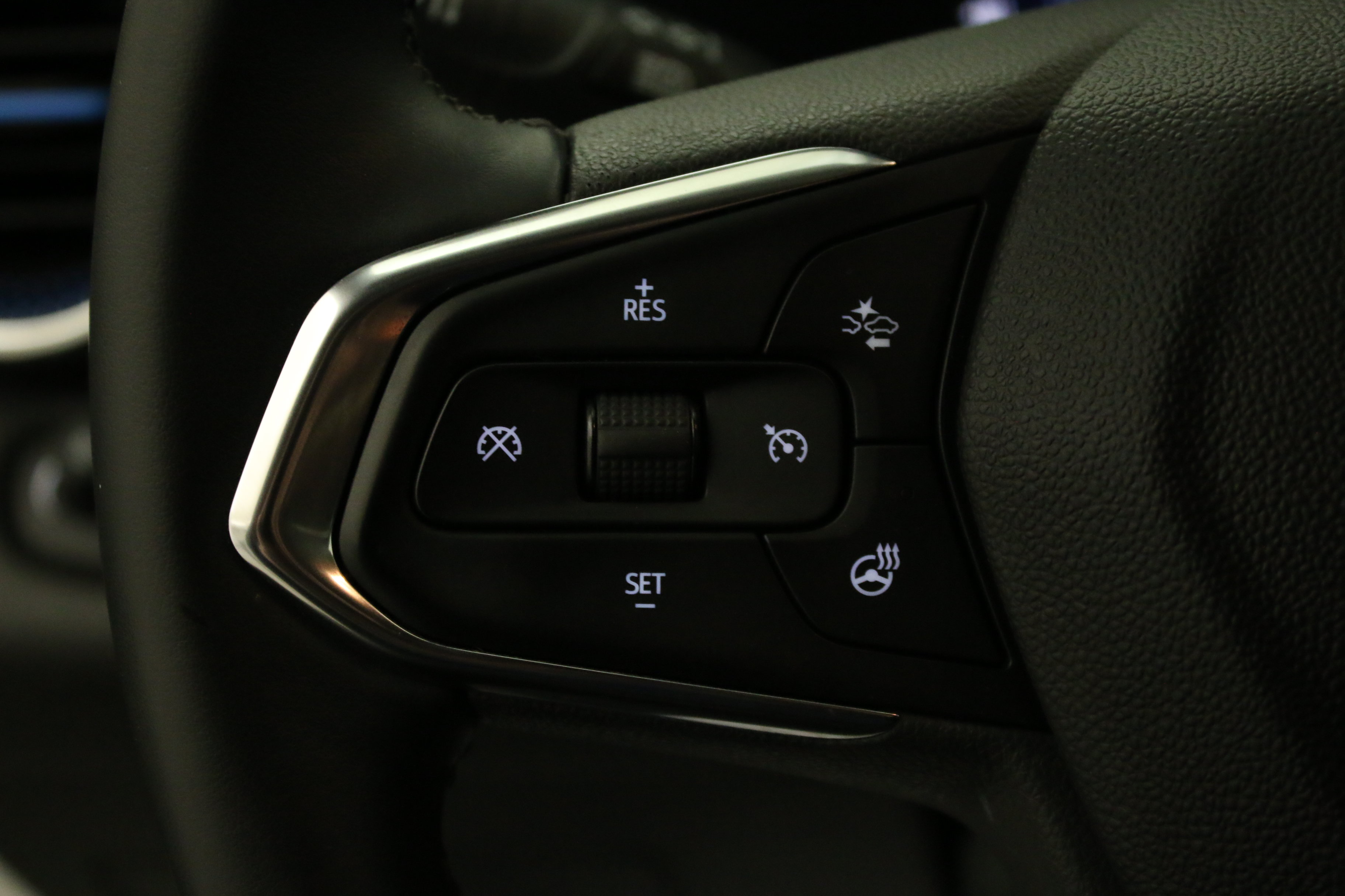 Used 2024 Chevrolet Trax LT w/ LT Convenience Package FWD image 14