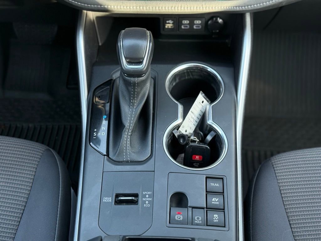 Used 2023 Toyota Highlander LE image 29