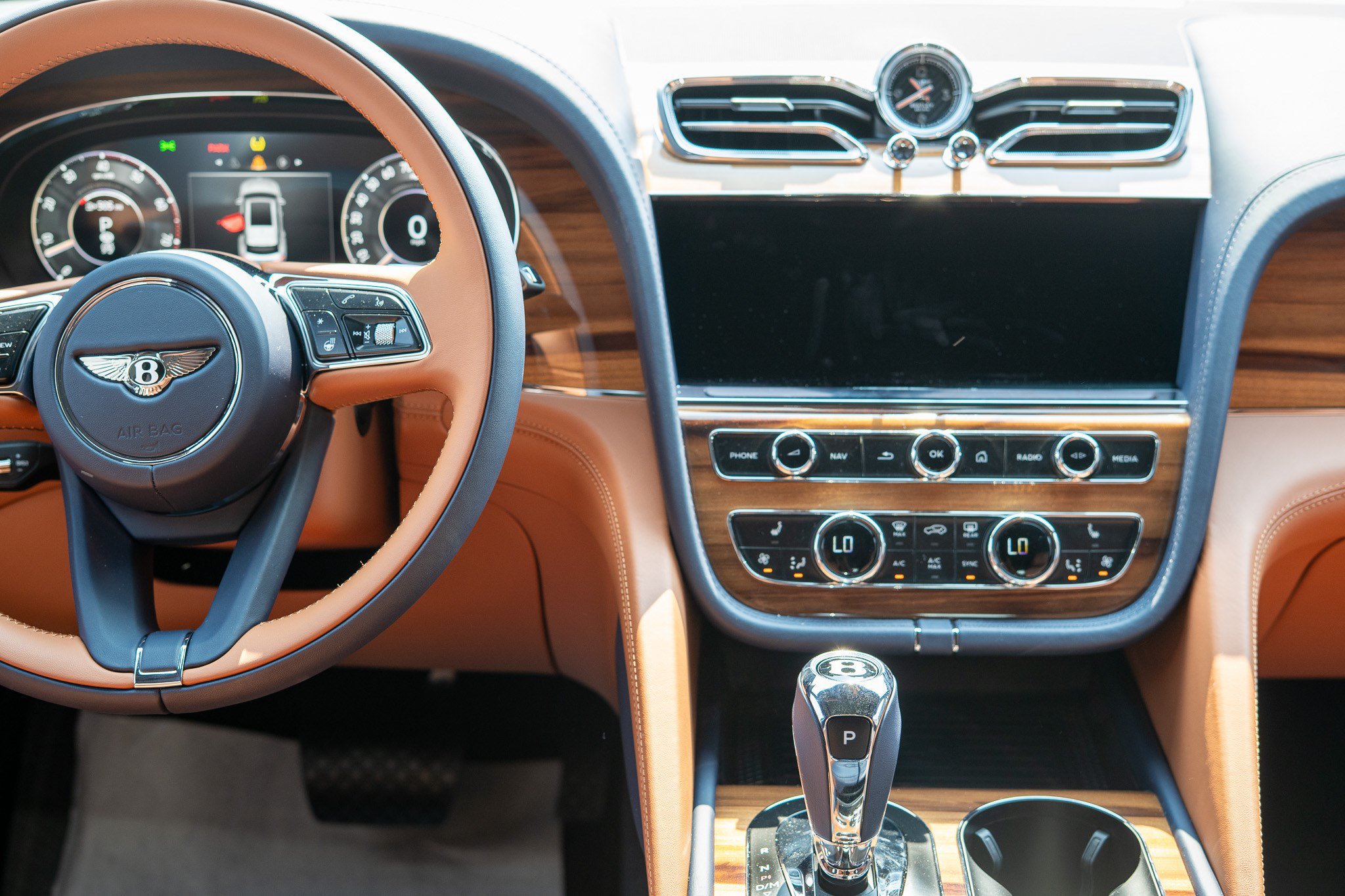 New 2026 Bentley Bentayga AWD/4WD image 4