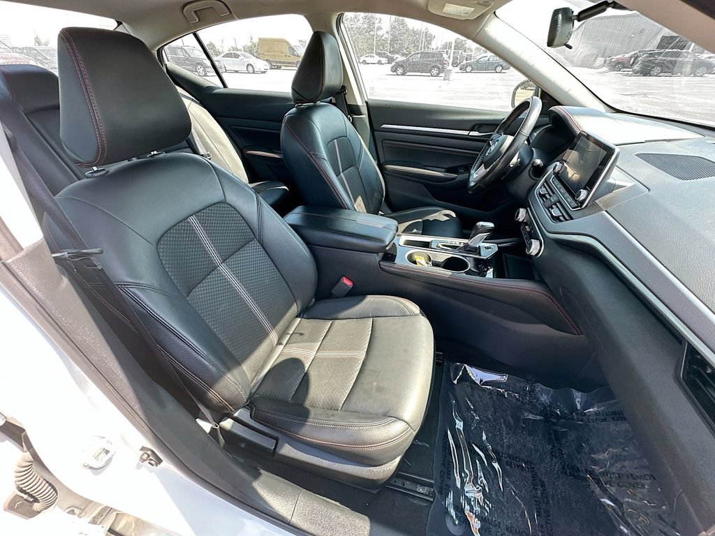 Used 2023 Nissan Altima 2.5 SR FWD image 32