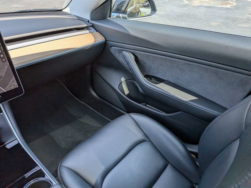 Used 2018 Tesla Model 3 Mid Range RWD image 17