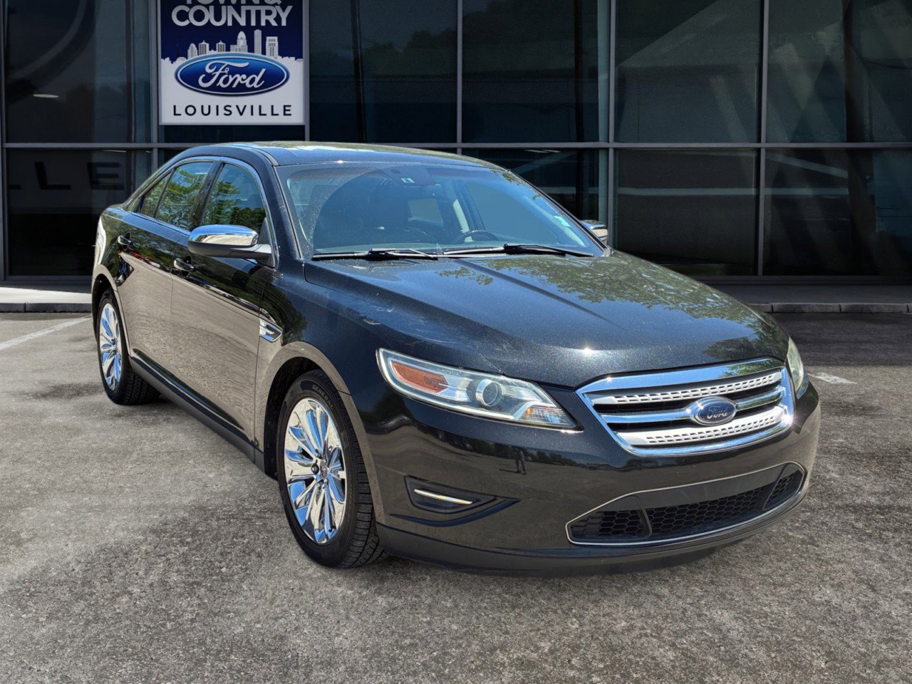 Used 2010 Ford Taurus Limited FWD image 1