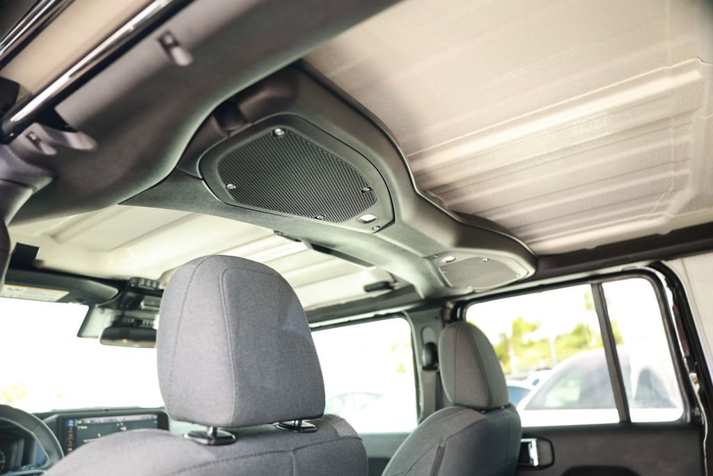 Used 2025 Jeep Wrangler Unlimited Sahara image 36