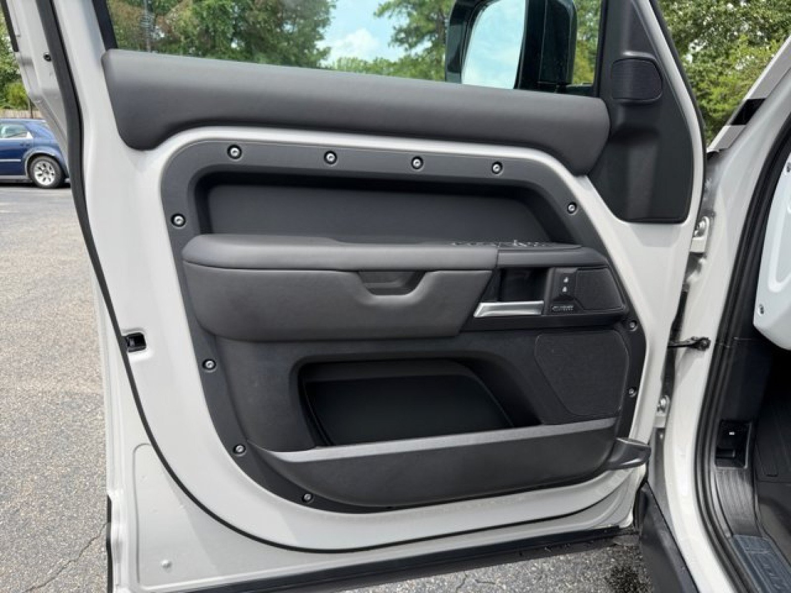 New 2026 Land Rover Defender 110 X-Dynamic SE AWD/4WD image 20