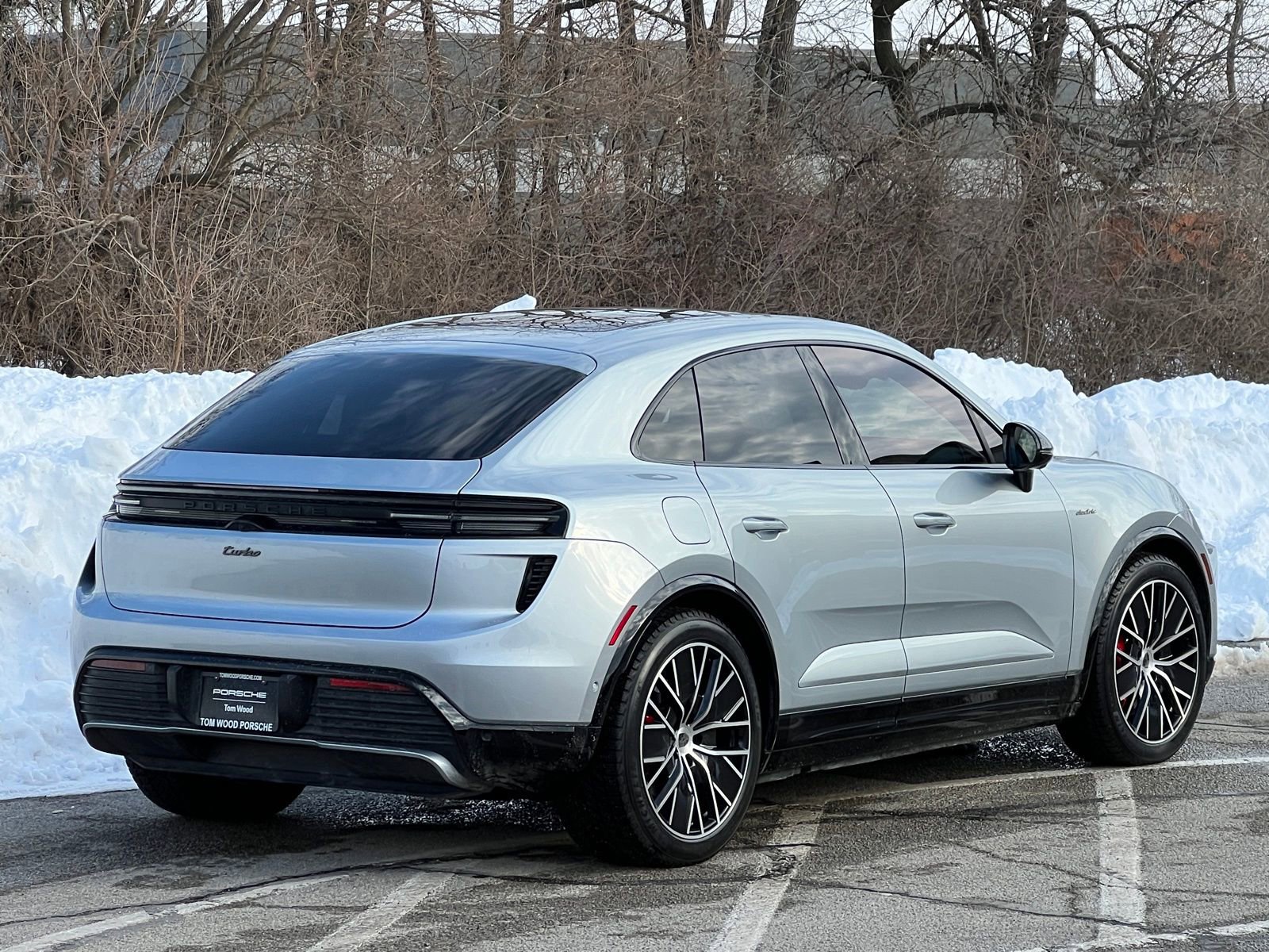 Certified 2025 Porsche Macan Turbo Electric image 6