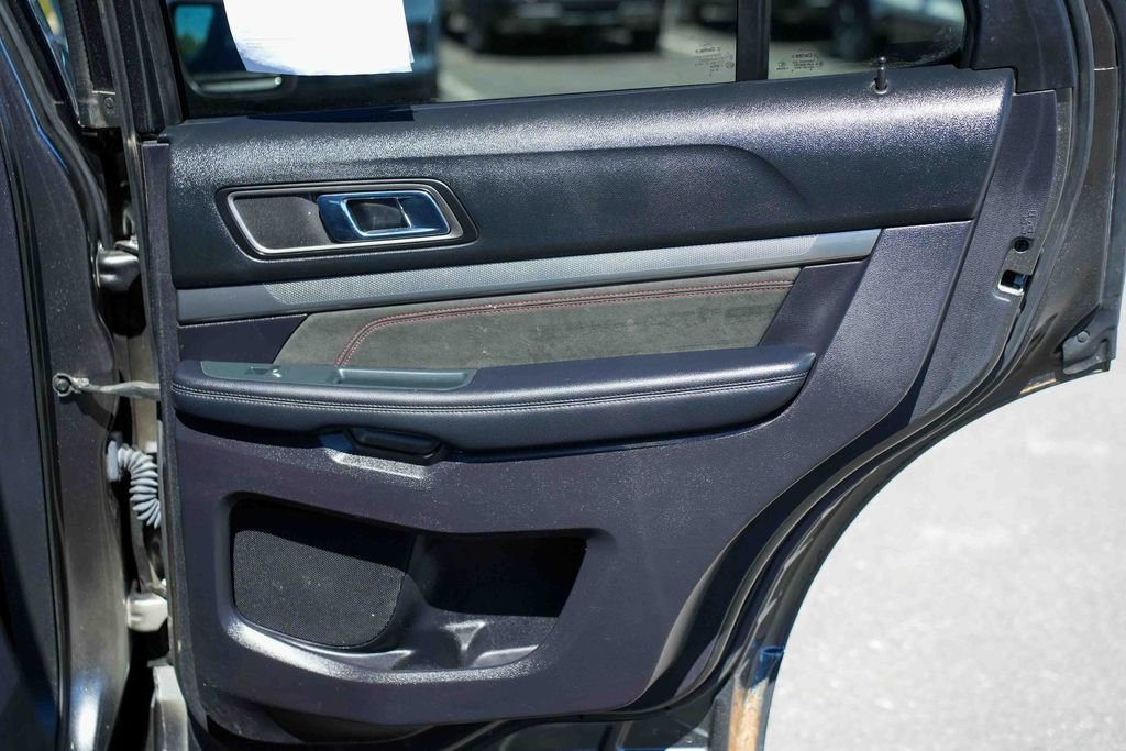 Used 2018 Ford Explorer XLT w/ Equipment Group 202A AWD/4WD image 20