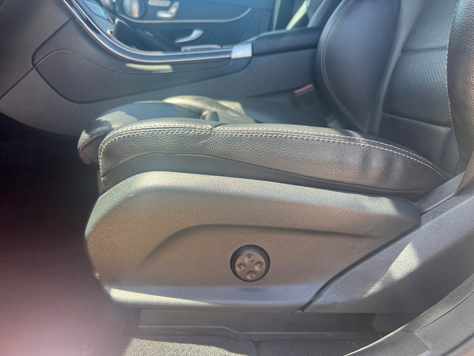 Used 2020 Mercedes-Benz GLC 300 4MATIC image 10