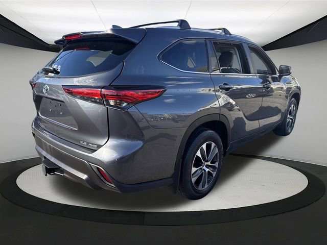 Used 2023 Toyota Highlander XLE image 11