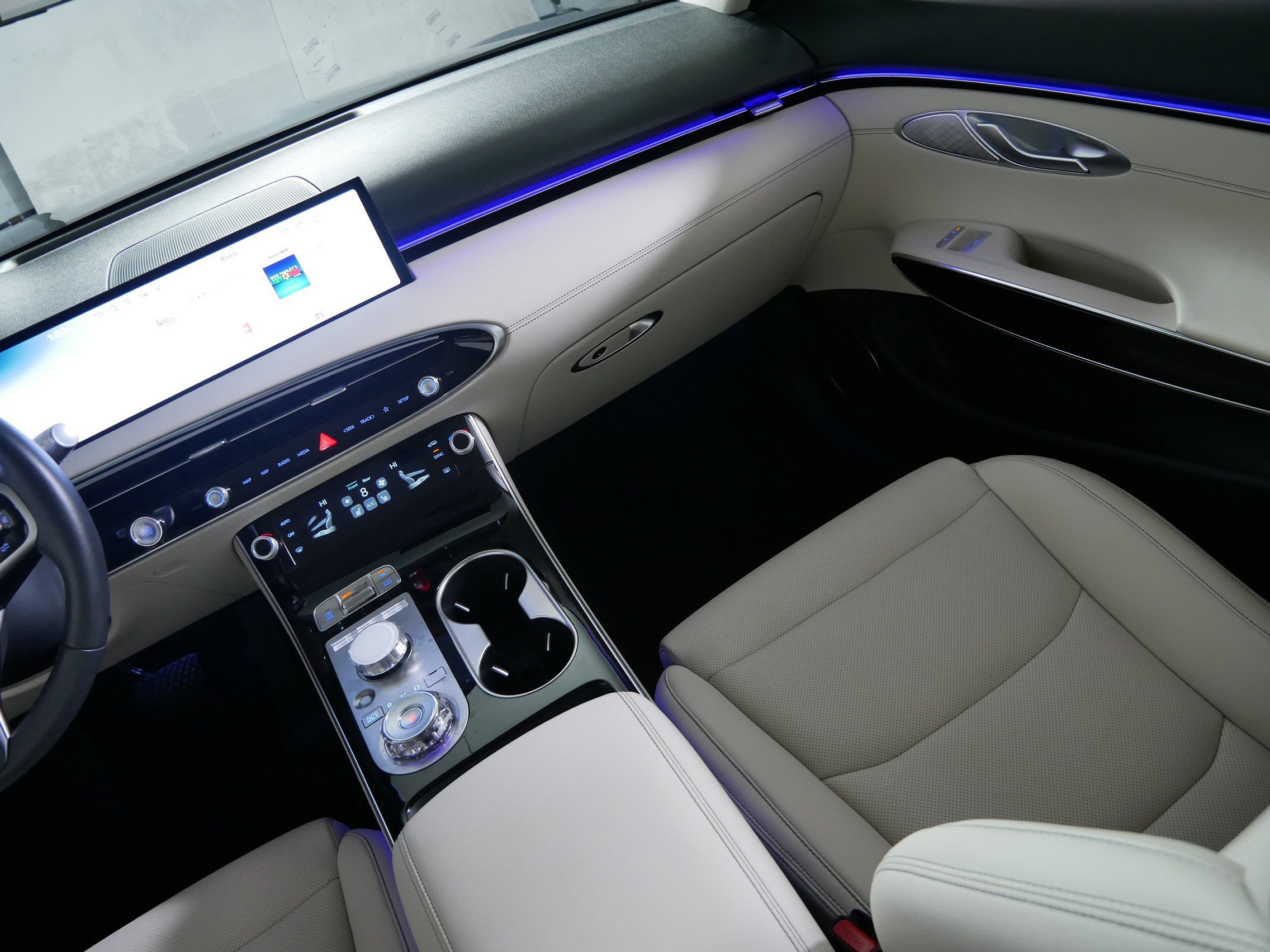 Certified 2026 Genesis GV70 2.5T AWD/4WD image 11