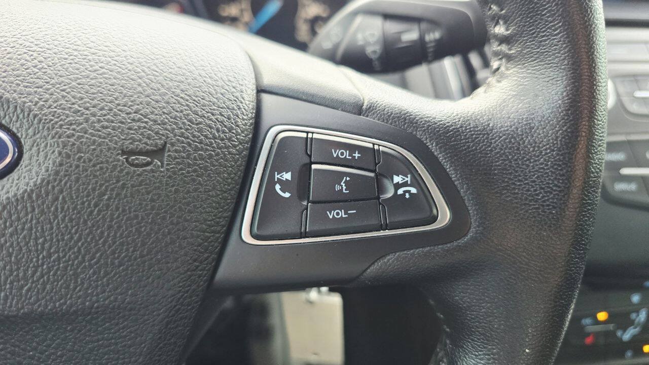 Used 2016 Ford Focus SE w/ Equipment Group 201A FWD image 22
