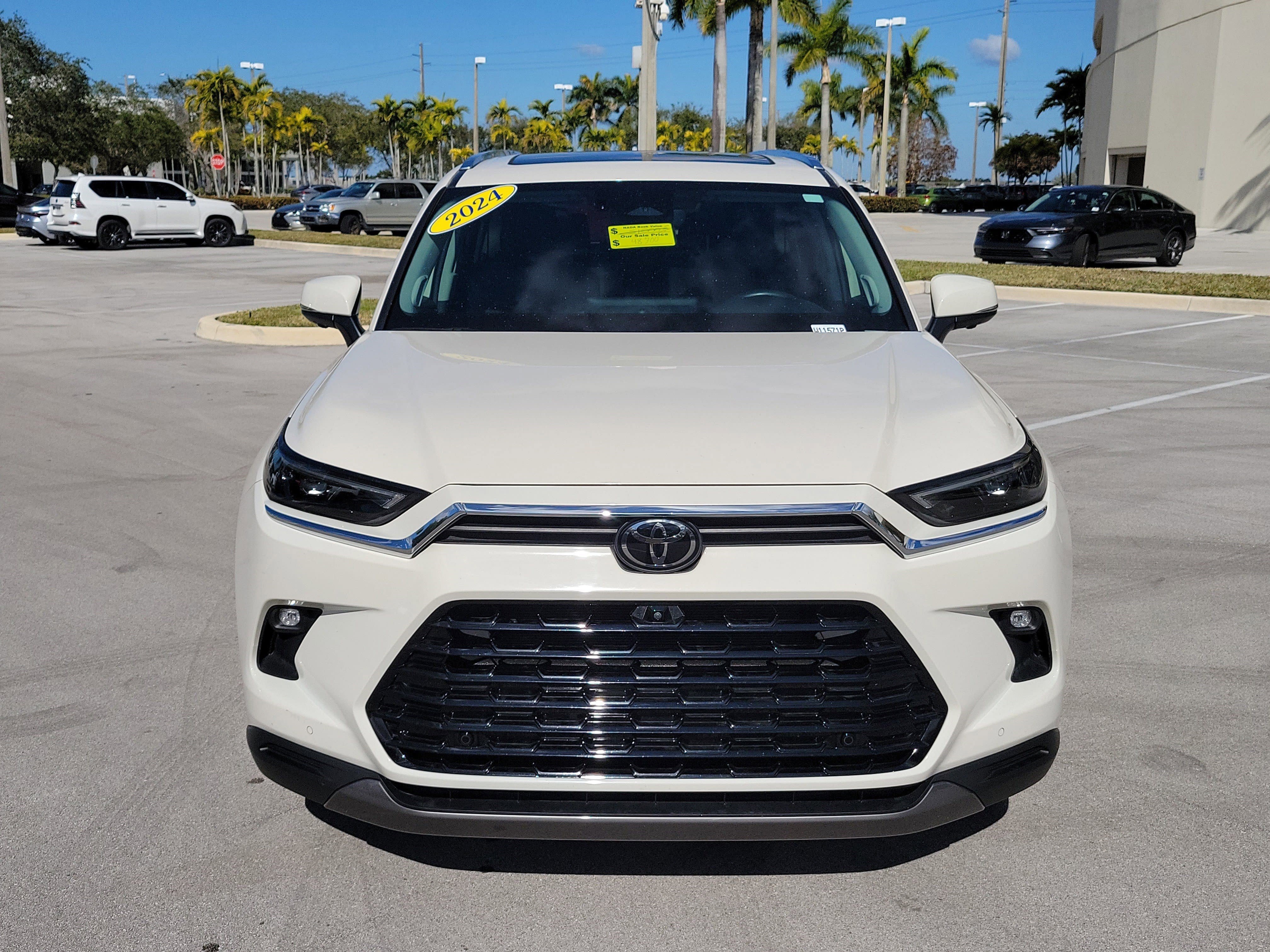 Used 2024 Toyota Grand Highlander Limited FWD image 8