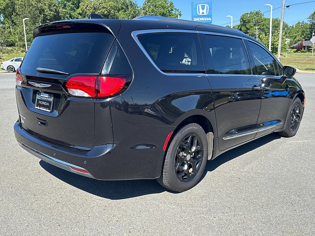Used 2017 Chrysler Pacifica Touring-L Plus w/ Tire & Wheel Group FWD image 3