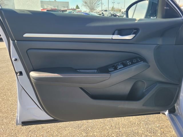 Used 2024 Nissan Altima 2.0 SR image 18