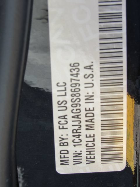 Used 2025 Jeep Grand Cherokee L Laredo RWD image 23