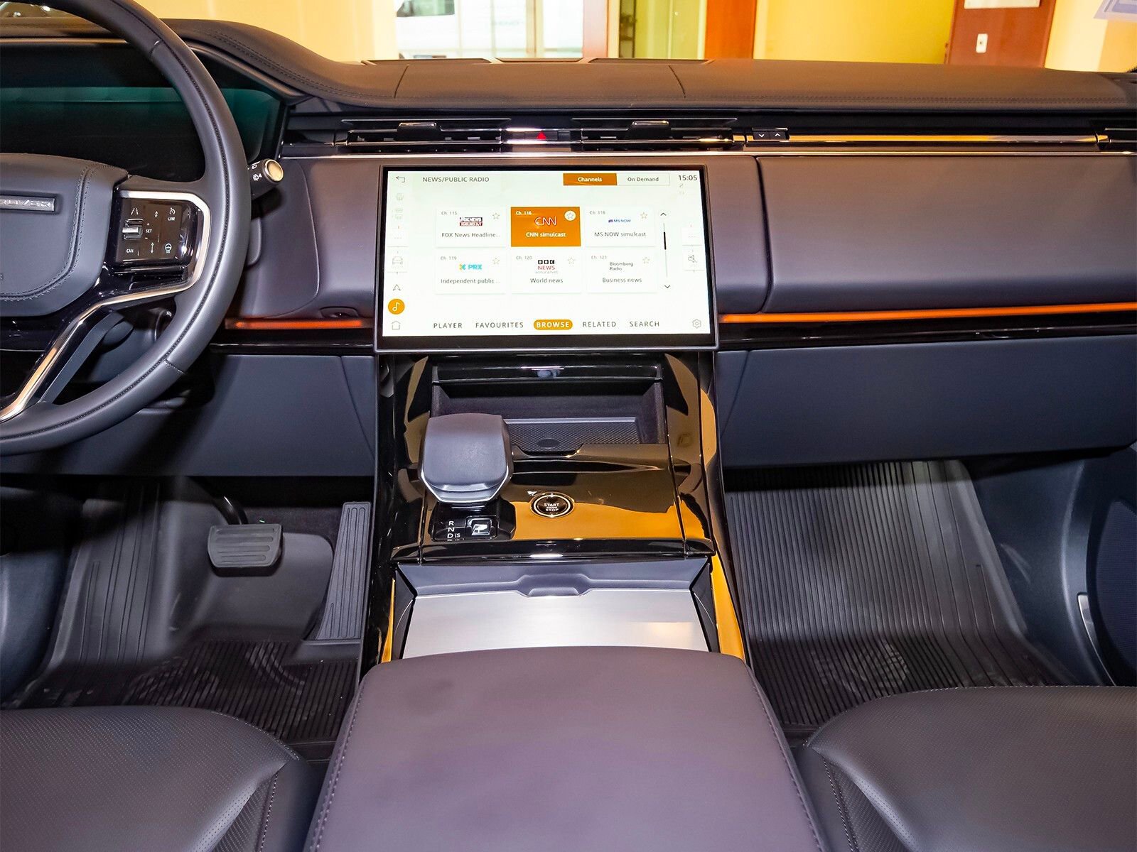 New 2025 Land Rover Range Rover Sport SE image 25