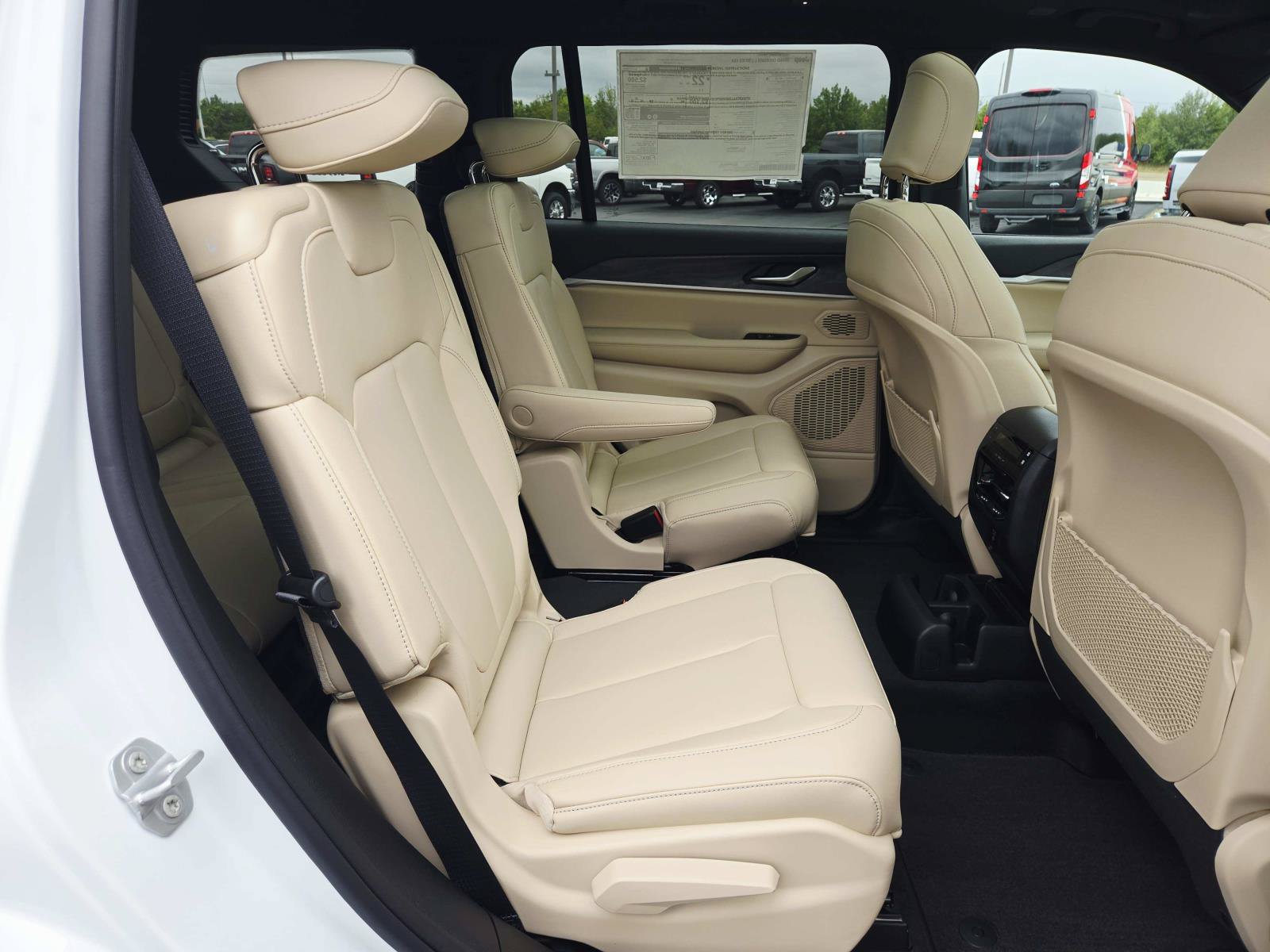 New 2027 Jeep Grand Cherokee L Limited AWD/4WD image 18