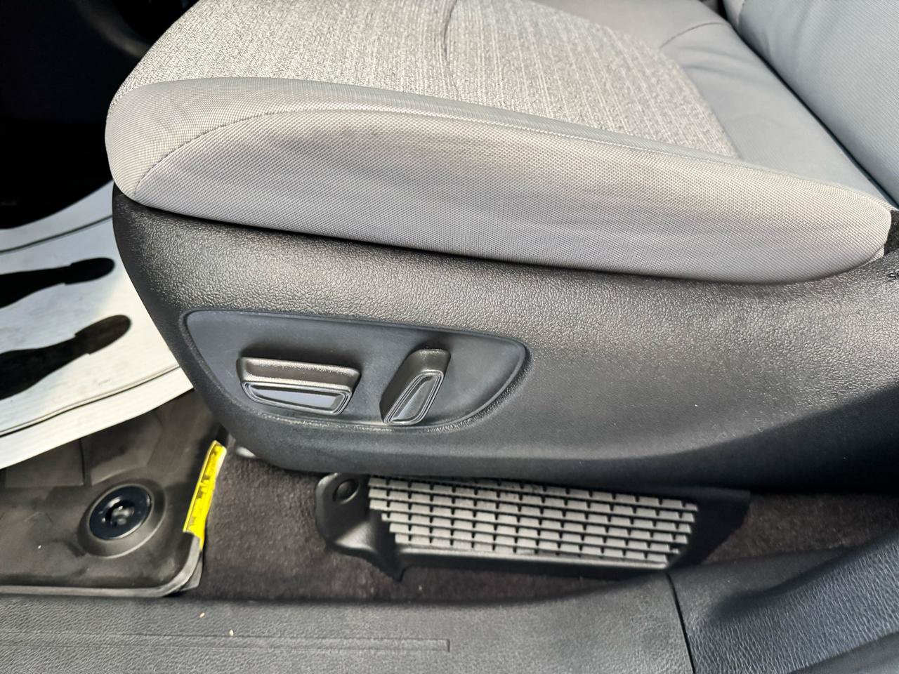 Used 2025 Toyota Sienna LE w/ LE Plus Package AWD/4WD image 9