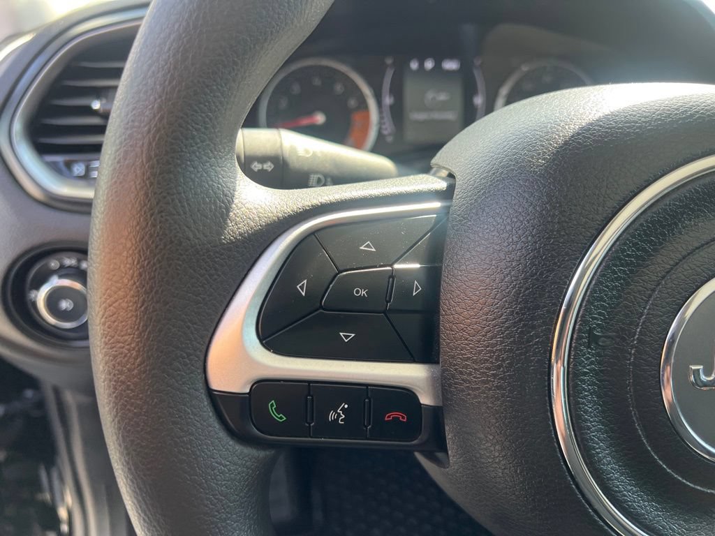 Used 2023 Jeep Renegade Latitude w/ Sun & Fun Group image 18