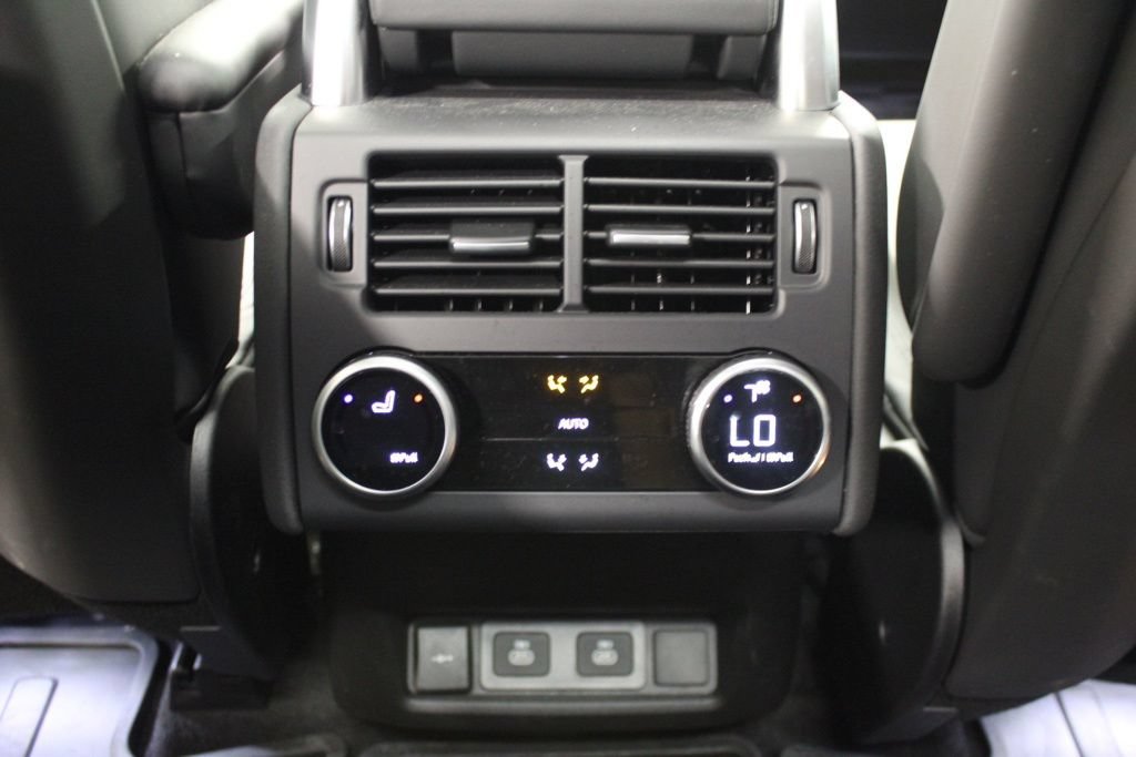 Used 2025 Land Rover Discovery Metropolitan Edition AWD/4WD image 38