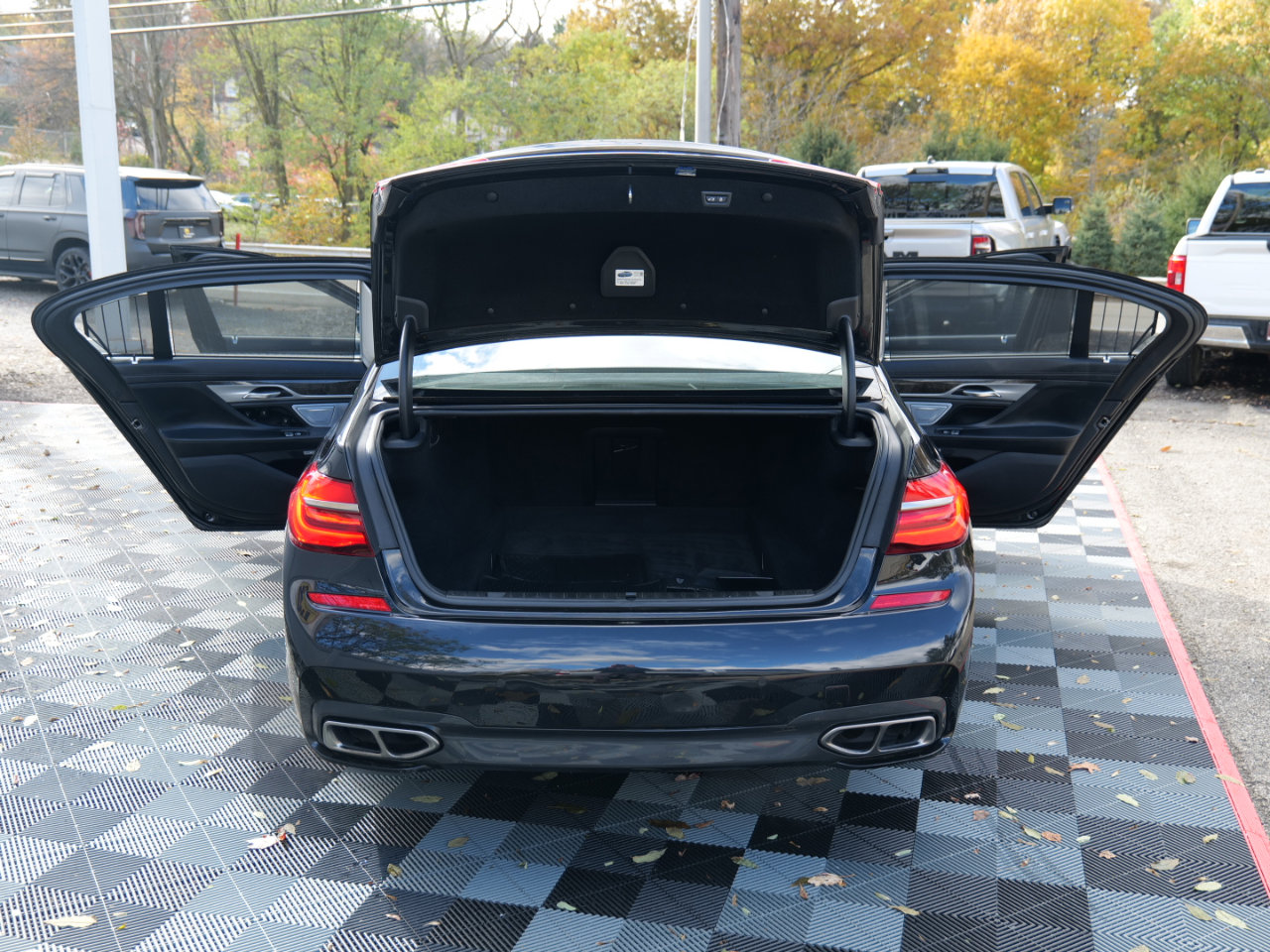 Used 2018 BMW M760i xDrive image 58