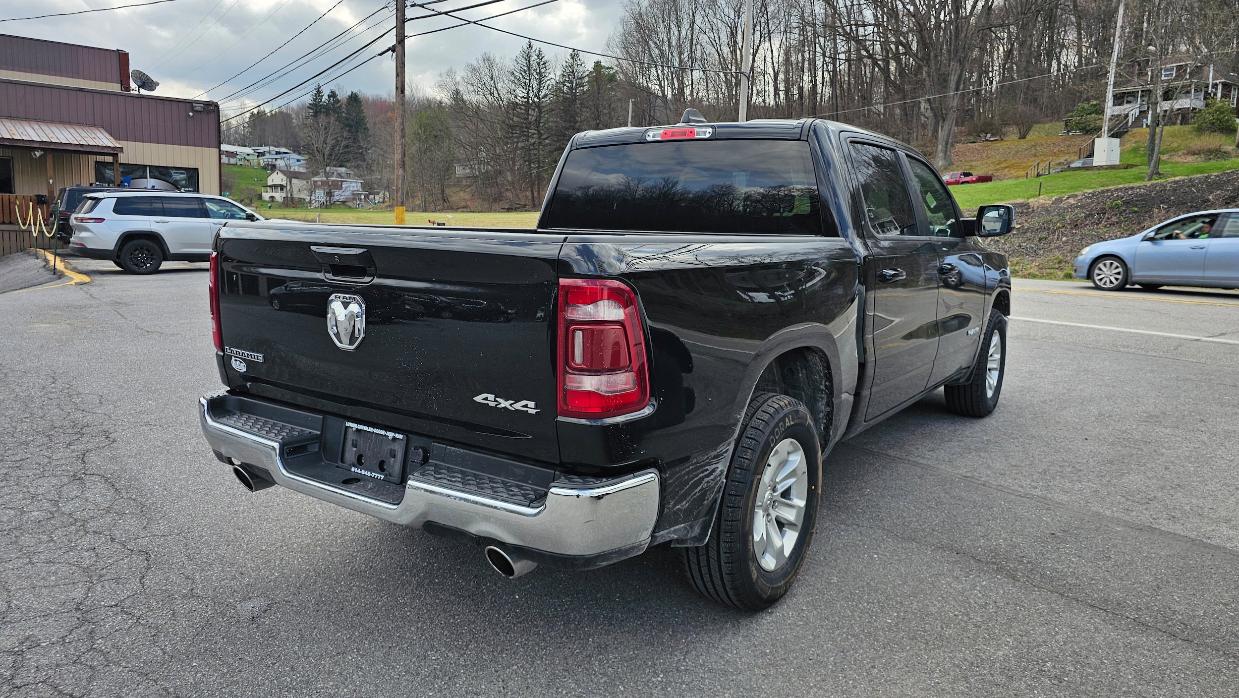 Used 2024 RAM 1500 Laramie AWD/4WD image 13