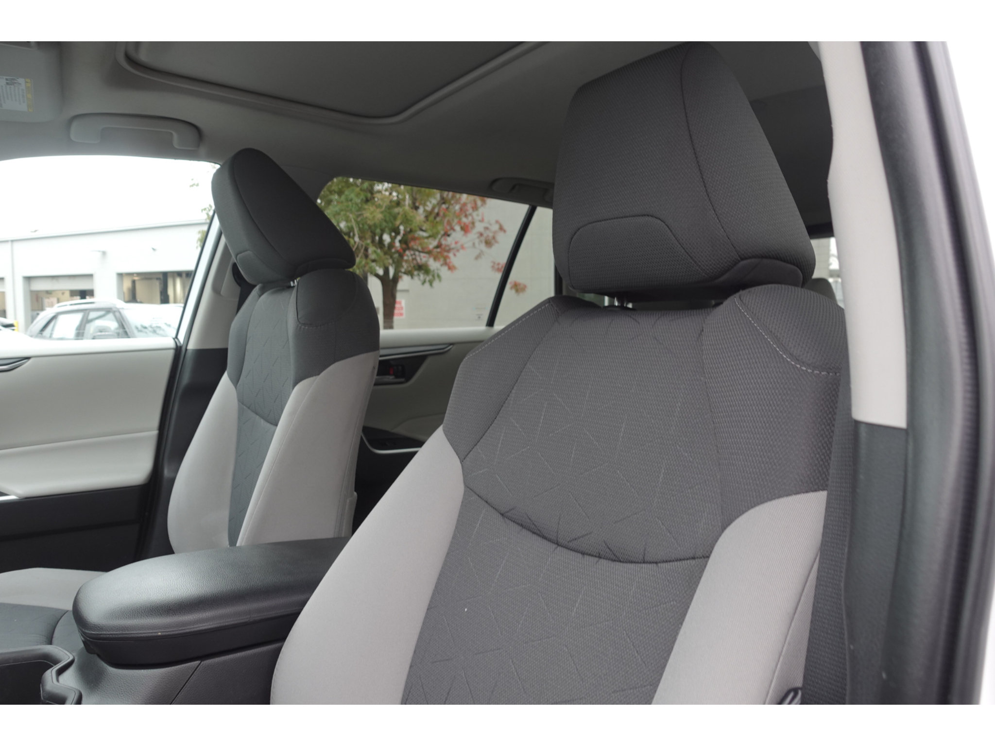 Used 2022 Toyota RAV4 XLE w/ Convenience Package AWD/4WD image 10