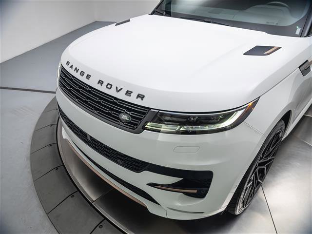 Used 2025 Land Rover Range Rover Sport Dynamic SE AWD/4WD image 9